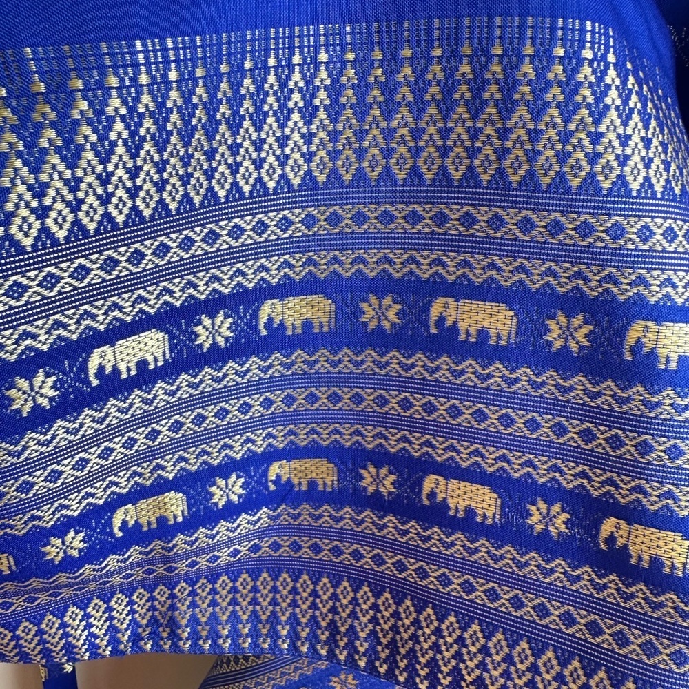 Vtg ThaiSilk Finished Wrap Skirt Elephants Blue Gold Thailand 50” X 38” - Picture 4 of 8